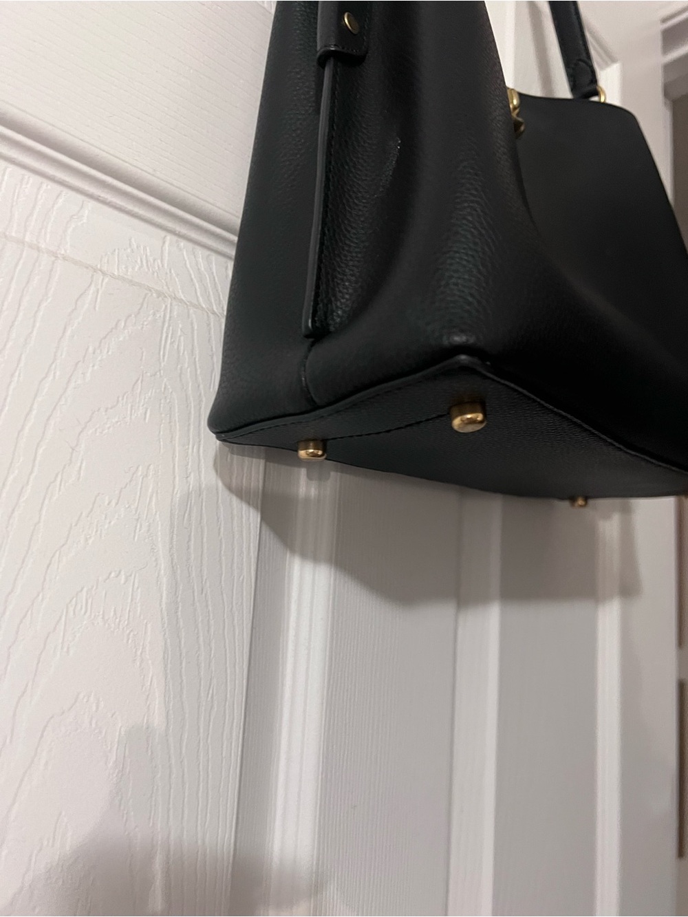 Coach Black Leather Shoulder Bag with Gold Turn-Lock - Picture 4 of 8